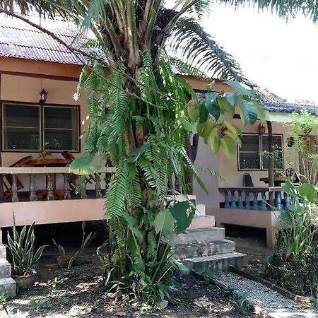 Subtawee Resort Surat Thani Bagian luar foto