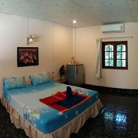 Subtawee Resort Surat Thani Bagian luar foto
