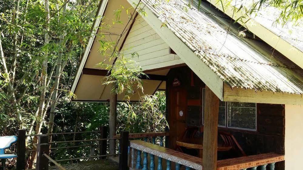 Subtawee Resort Surat Thani Bagian luar foto
