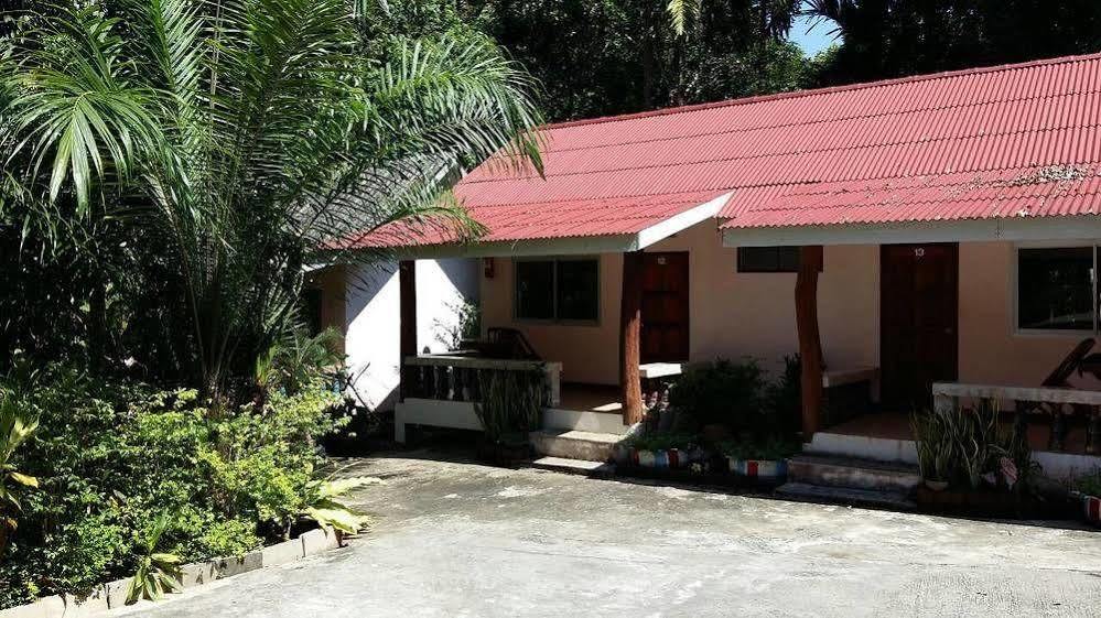 Subtawee Resort Surat Thani Bagian luar foto
