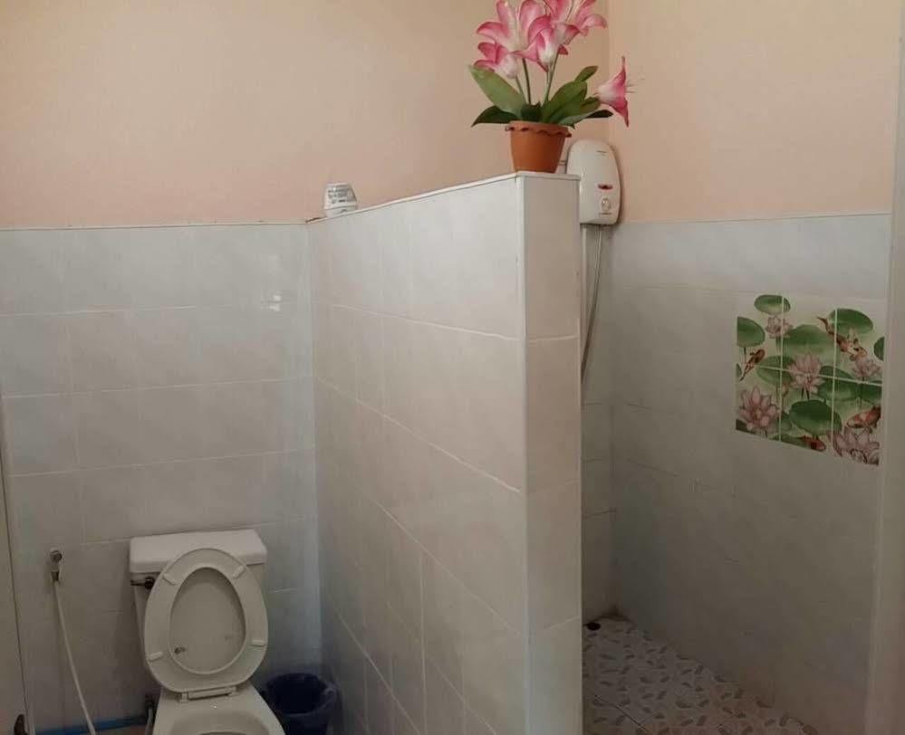 Subtawee Resort Surat Thani Bagian luar foto