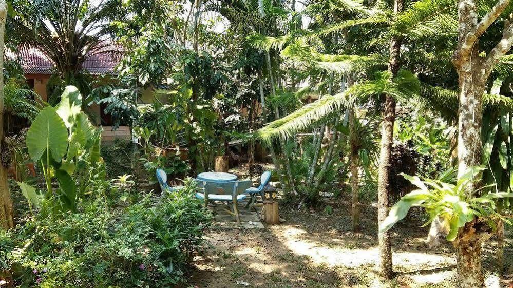 Subtawee Resort Surat Thani Bagian luar foto